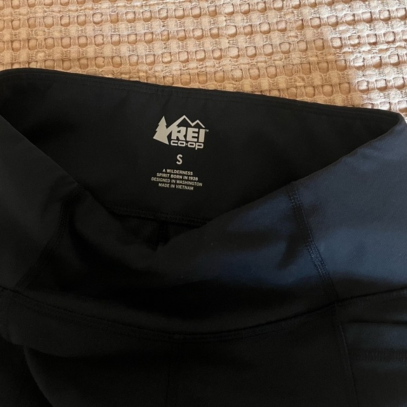 REI Black Athletic Leggings - Size Small - Picture 2 of 4
